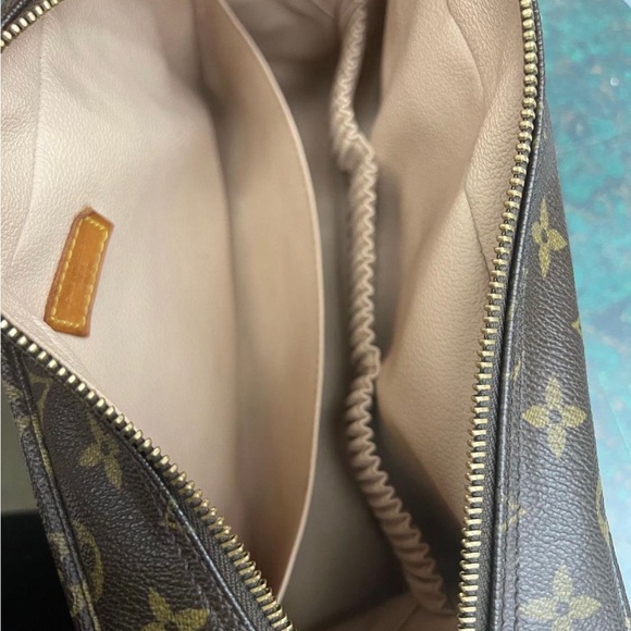 Pre-Loved Louis Vuitton Monogram Trousse Toilette 28 COSMETIC POUCH BAG - Picture 7 of 10